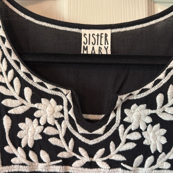 Black and White Embroidered Women's Top - Picture 2 of 3